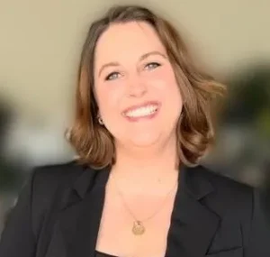 Laura Mello, Realtor, headshot